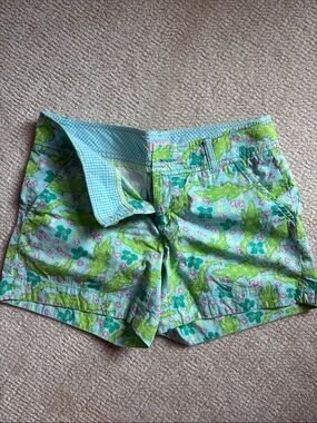 Green Lilly Pulitzer Floral Alligator Print Women's Shorts